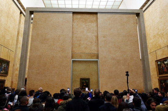 Mona Lisa, Louvre, Paris, crowds in the paintings gallery.